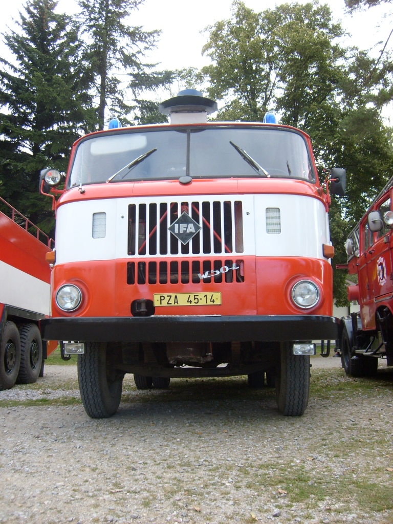 IFA W50 skříň